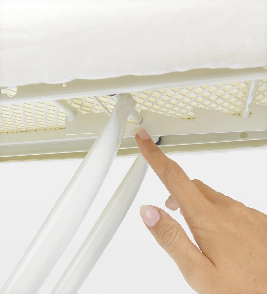 Brabantia Strijkplank A - Met Strijkijzerhouder - 110x30 Cm - Ice Water 7 Brabantia Strijkplank A - Met Strijkijzerhouder - 110x30 Cm - Ice Water - Afbeelding 5