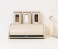 Brabantia Broodtrommel - Met Schuifdeksel - Soft Beige -Brabantia 1200x1012 2