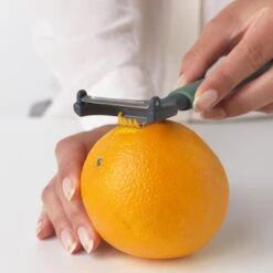 Brabantia Tasty+ Dunschiller Y-vorm Plus Zesteur - Fir Green -Brabantia 1200x1200 115