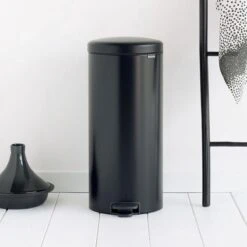 Brabantia NewIcon Prullenbak - 30 L - Matt Black -Brabantia 1200x1200 369