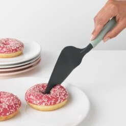 Brabantia Tasty+ Taartschep Plus Snijrand - Jade Green 7 Brabantia Tasty+ Taartschep Plus Snijrand - Jade Green -Brabantia 1200x1200 74