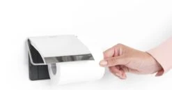 Brabantia ReNew WC Rolhouder - Met Klep - Brilliant Steel -Brabantia 1200x625 2