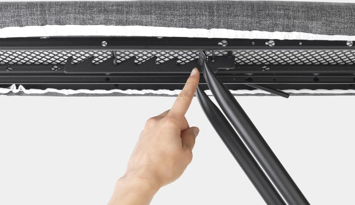 Brabantia Strijkplank B - Met Stoomunithouder - 124x38 Cm - Denim Black 5 Brabantia Strijkplank B - Met Stoomunithouder - 124x38 Cm - Denim Black - Afbeelding 3