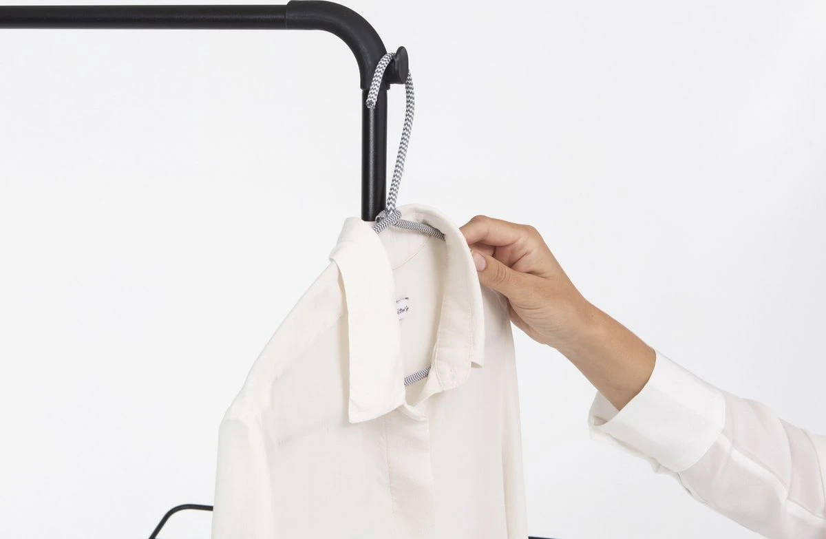 Brabantia HangOn Droogrek Inklapbaar - 25 Meter - Met Stang - Matt Black 11 Brabantia HangOn Droogrek Inklapbaar - 25 Meter - Met Stang - Matt Black - Afbeelding 9