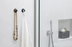 Brabantia ReNew Handdoekhaakjes - 2 Stuks - Dark Grey -Brabantia 1200x799 143