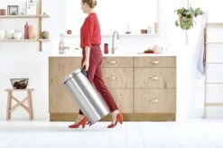 Brabantia NewIcon Prullenbak - 30 L - Matt Steel -Brabantia 1200x799 36