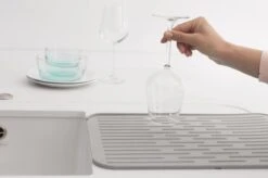 Brabantia SinkSide Afdruipmat - Siliconen - Mid Grey 9 Brabantia SinkSide Afdruipmat - Siliconen - Mid Grey -Brabantia 1200x799 37