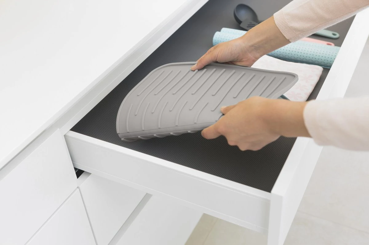 Brabantia SinkSide Afdruipmat - Siliconen - Mid Grey 8 Brabantia SinkSide Afdruipmat - Siliconen - Mid Grey - Afbeelding 6