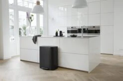Brabantia Bo Prullenbak - 60 L - Met 80 Vuilniszakken - Matt Black -Brabantia 1200x799 80