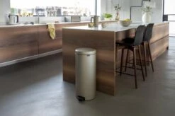 Brabantia NewIcon Prullenbak - 30 L - Metallic Gold -Brabantia 1200x799 85