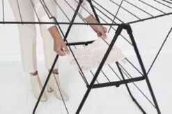 Brabantia HangOn Droogrek Inklapbaar - 25 Meter - Met Wasknijpertasje - Matt Black -Brabantia 1200x800 123