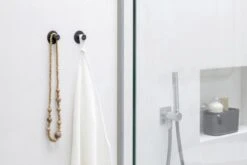 Brabantia ReNew Handdoekhaakjes - 2 Stuks - Dark Grey -Brabantia 1200x800 182