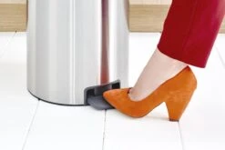 Brabantia NewIcon Prullenbak - 30 L - Matt Steel -Brabantia 1200x800 50