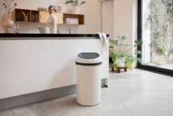 Brabantia Touch Bin Prullenbak - 60 L - Soft Beige -Brabantia 1200x800 66