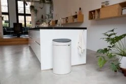 Brabantia Touch Bin Prullenbak - 40 L - Soft Beige 11 Brabantia Touch Bin Prullenbak - 40 L - Soft Beige -Brabantia 1200x800 94