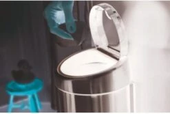 Brabantia Touch Bin Prullenbak - 3 L - Matt Steel -Brabantia 1200x812 1