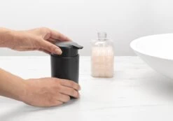 Brabantia ReNew Zeepdispenser - 250 Ml - Dark Grey -Brabantia 1200x841 1
