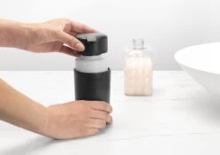 Brabantia ReNew Zeepdispenser - 250 Ml - Dark Grey -Brabantia 1200x848 1