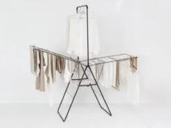 Brabantia HangOn Droogrek Inklapbaar - 25 Meter - Met Stang - Matt Black 25 Brabantia HangOn Droogrek Inklapbaar - 25 Meter - Met Stang - Matt Black -Brabantia 1200x893