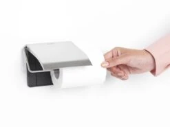 Brabantia ReNew WC Rolhouder - Met Klep - Matt Steel 18 Brabantia ReNew WC Rolhouder - Met Klep - Matt Steel -Brabantia 1200x898 4