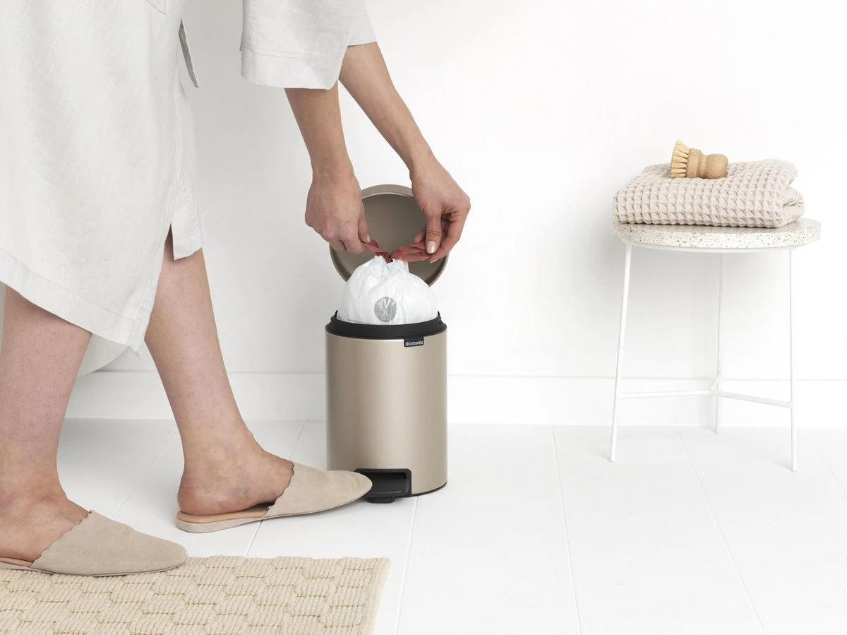 Brabantia NewIcon Prullenbak - 3 L - Metallic Gold 7 Brabantia NewIcon Prullenbak - 3 L - Metallic Gold - Afbeelding 5