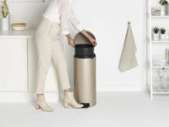 Brabantia NewIcon Prullenbak - 30 L - Metallic Gold -Brabantia 1200x899 18