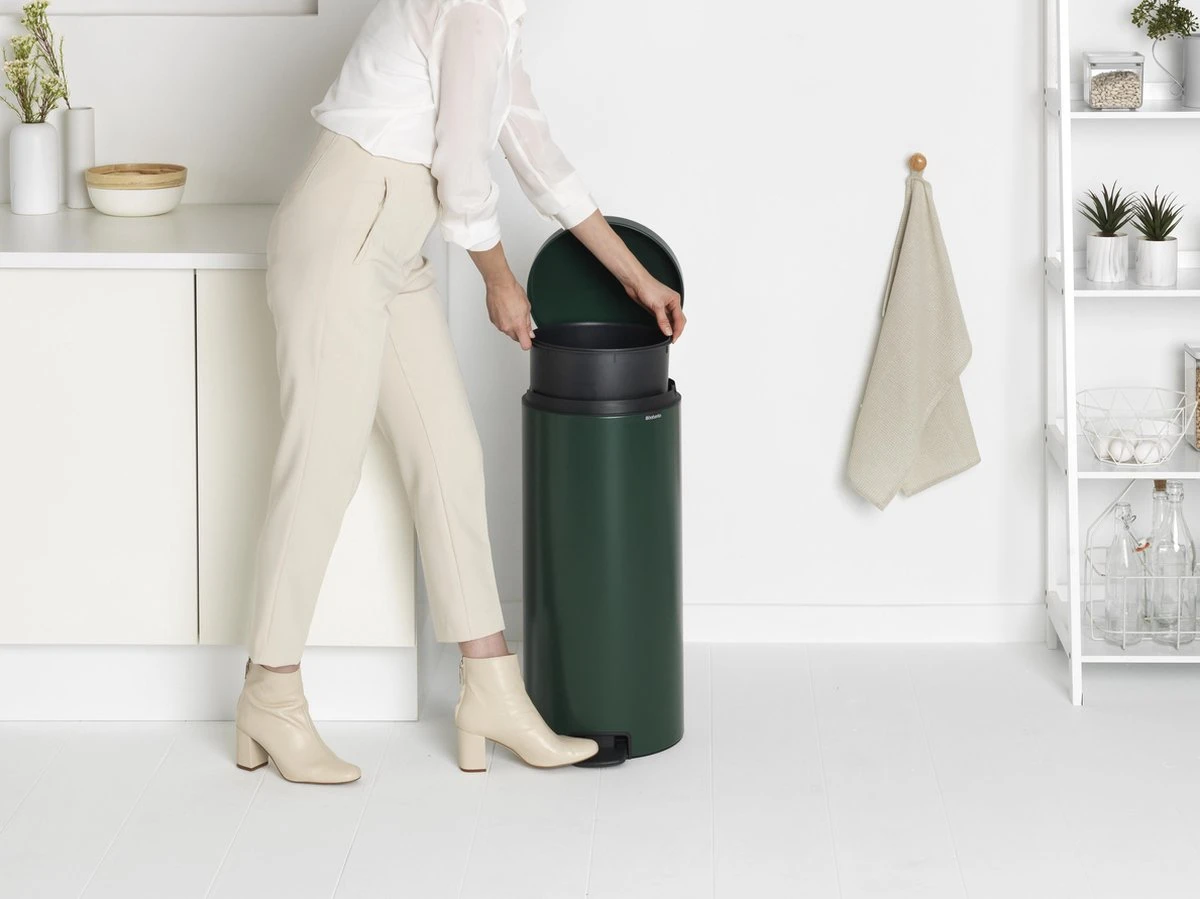 Brabantia NewIcon Prullenbak - 30 L - Pine Green 6 Brabantia NewIcon Prullenbak - 30 L - Pine Green - Afbeelding 4