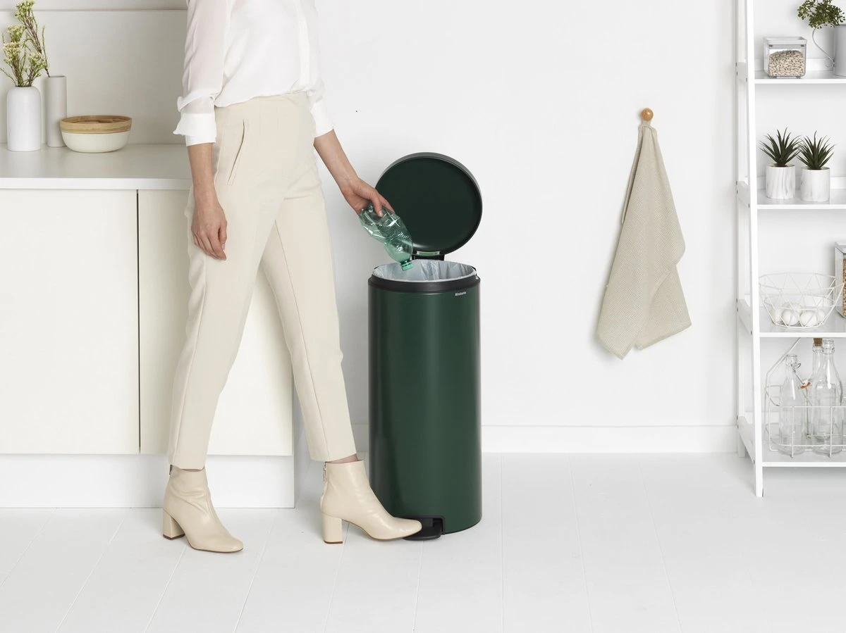 Brabantia NewIcon Prullenbak - 30 L - Pine Green 7 Brabantia NewIcon Prullenbak - 30 L - Pine Green - Afbeelding 5