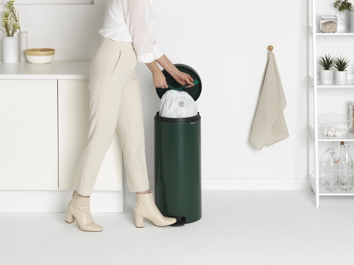 Brabantia NewIcon Prullenbak - 30 L - Pine Green 8 Brabantia NewIcon Prullenbak - 30 L - Pine Green - Afbeelding 6