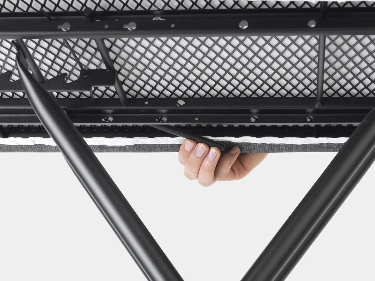 Brabantia Strijkplank B - Met Stoomunithouder - 124x38 Cm - Denim Black 6 Brabantia Strijkplank B - Met Stoomunithouder - 124x38 Cm - Denim Black - Afbeelding 4