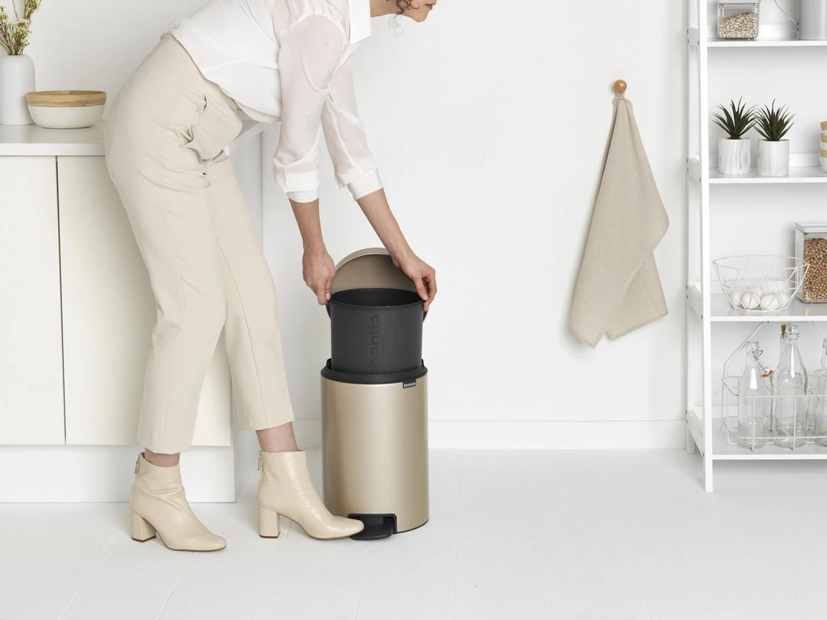 Brabantia NewIcon Prullenbak - 12 L - Metallic Gold 5 Brabantia NewIcon Prullenbak - 12 L - Metallic Gold - Afbeelding 3