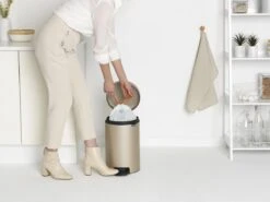 Brabantia NewIcon Prullenbak - 12 L - Metallic Gold 24 Brabantia NewIcon Prullenbak - 12 L - Metallic Gold -Brabantia 1200x900 63