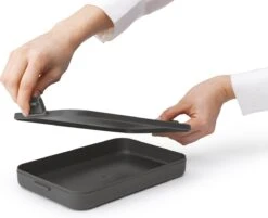 Brabantia Make & Take Lunchbox - Plat - Kunststof - Dark Grey 24 Brabantia Make & Take Lunchbox - Plat - Kunststof - Dark Grey -Brabantia 1200x978 1