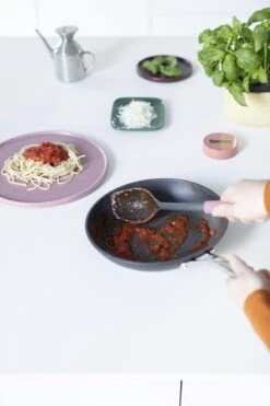 Brabantia Tasty+ Opscheplepel Plus Schraper - Grape Red 19 Brabantia Tasty+ Opscheplepel Plus Schraper - Grape Red -Brabantia 799x1200 10