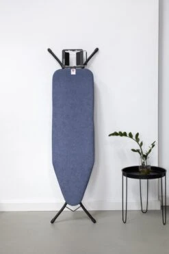 Brabantia Strijkplank B - Met Strijkijzerhouder - 124x38 Cm - Denim Blue -Brabantia 799x1200 138