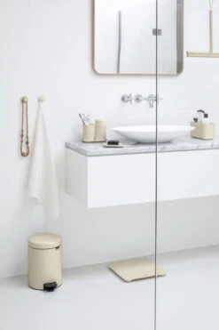 Brabantia ReNew Zeepdispenser - 250 Ml - Soft Beige 13 Brabantia ReNew Zeepdispenser - 250 Ml - Soft Beige -Brabantia 799x1200 176