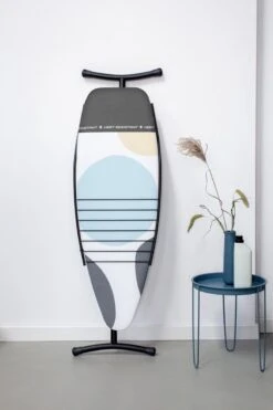 Brabantia Strijkplank D Met Hittebestendige Parkeerplaats - Met Linnenrek - 135 X 45 Cm - Spring Bubbles 11 Brabantia Strijkplank D Met Hittebestendige Parkeerplaats - Met Linnenrek - 135 X 45 Cm - Spring Bubbles -Brabantia 799x1200 29