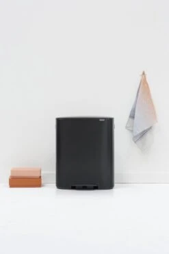 Brabantia Bo Prullenbak - 60 L - Met 80 Vuilniszakken - Matt Black -Brabantia 799x1200 78