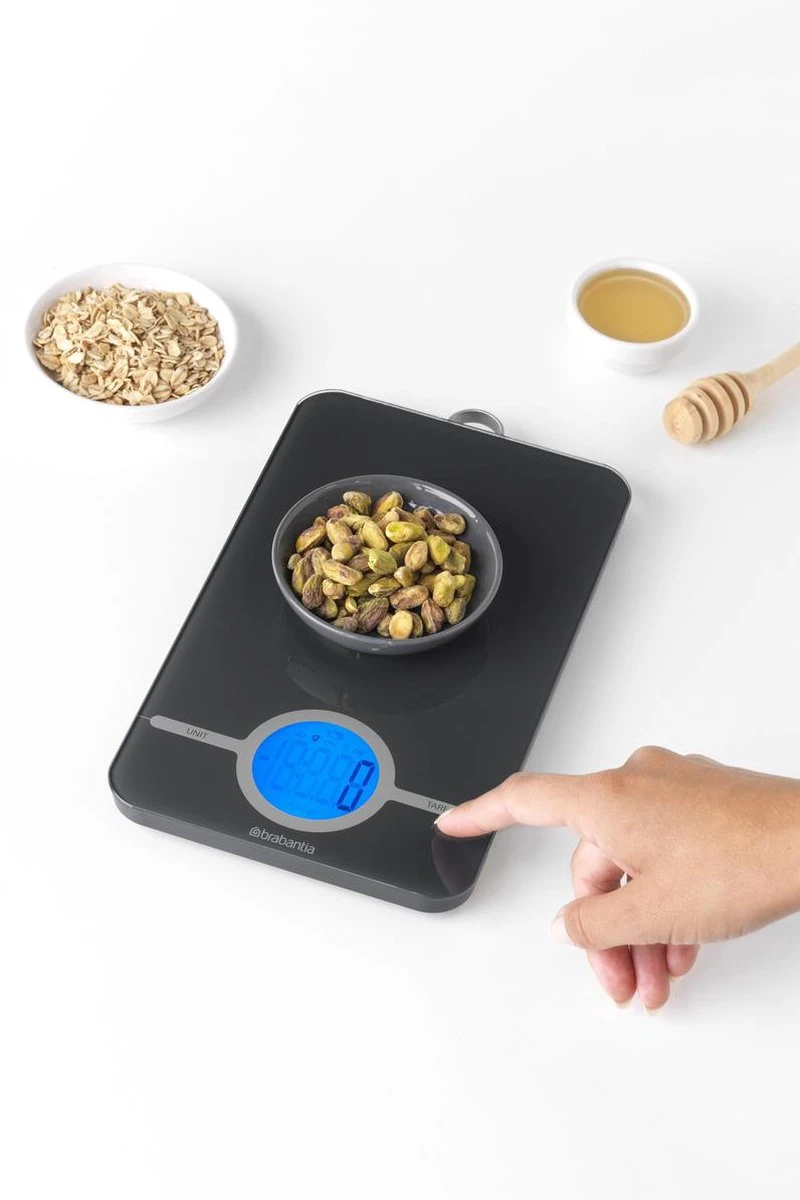 Brabantia Tasty+ Keukenweegschaal Digitaal - Op Batterijen - Dark Grey 6 Brabantia Tasty+ Keukenweegschaal Digitaal - Op Batterijen - Dark Grey - Afbeelding 4