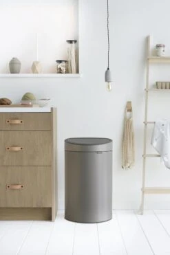 Brabantia Touch Bin Prullenbak - 40 L - Platinum -Brabantia 800x1200 11