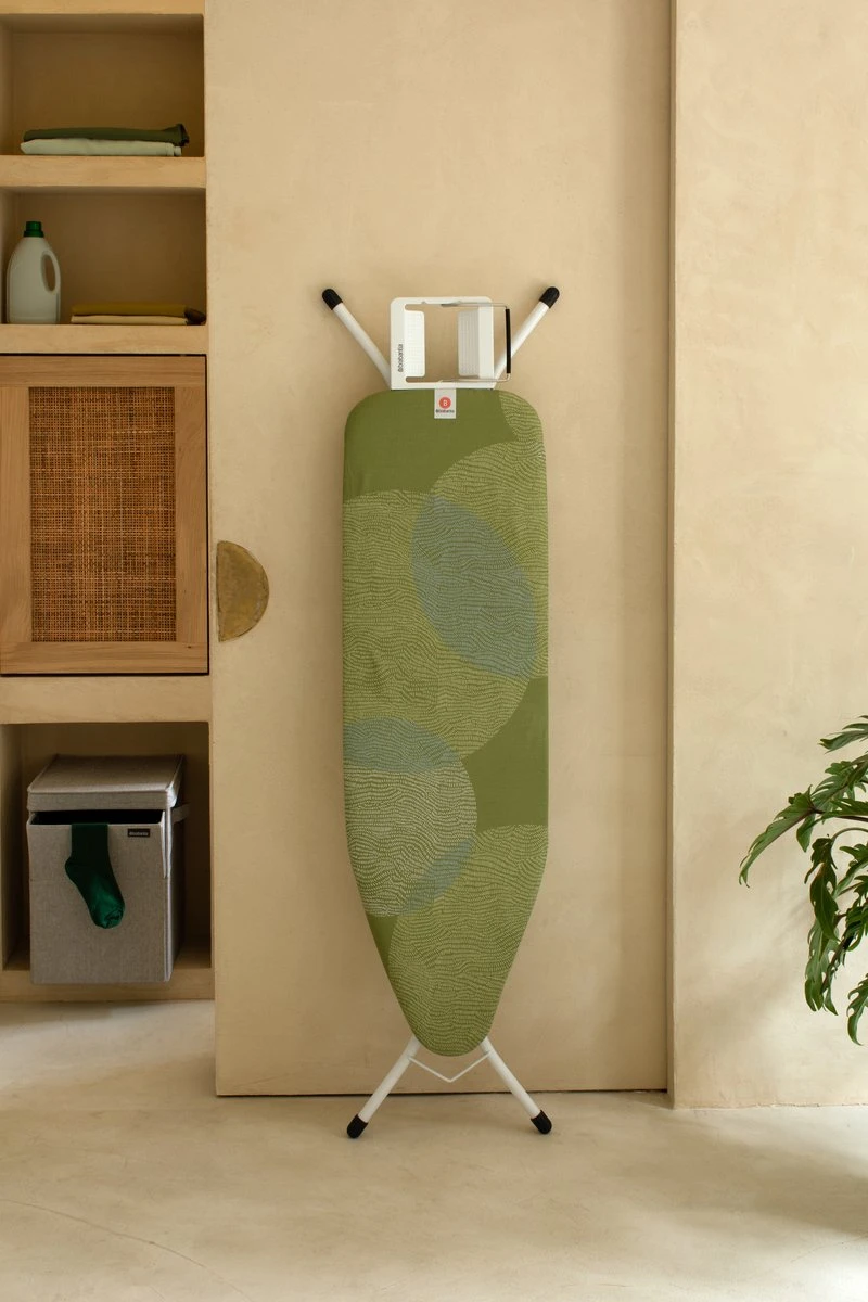 Brabantia Strijkplank B Met Strijkijzerhouder - 124 X 38 Cm - Calm Rustle 8 Brabantia Strijkplank B Met Strijkijzerhouder - 124 X 38 Cm - Calm Rustle - Afbeelding 6