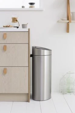 Brabantia Touch Bin Prullenbak - 40 L - Matt Steel Fingerprint Proof -Brabantia 800x1200 17