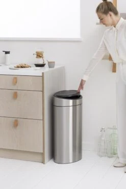 Brabantia Touch Bin Prullenbak - 40 L - Matt Steel Fingerprint Proof -Brabantia 800x1200 18