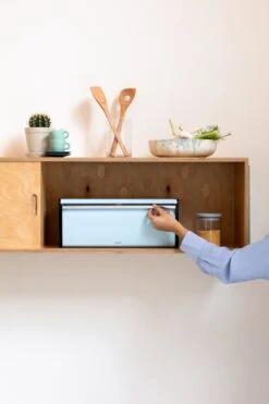 Brabantia Broodtrommel - Met Klepdeksel - Dreamy Blue -Brabantia 800x1200 43