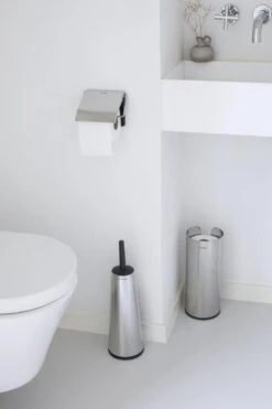 Brabantia ReNew WC Rolhouder - Met Klep - Brilliant Steel -Brabantia 800x1200 67