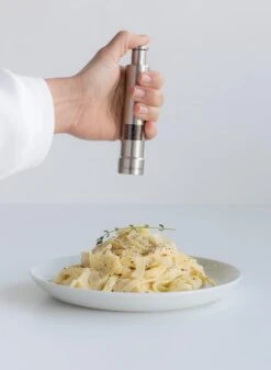 Brabantia Zout En Pepermolen Set - Matt Steel -Brabantia 879x1200 2