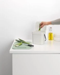 Brabantia Sort & Go Aanrecht Afvalbakje - 3 L - Light Grey -Brabantia 962x1200 1